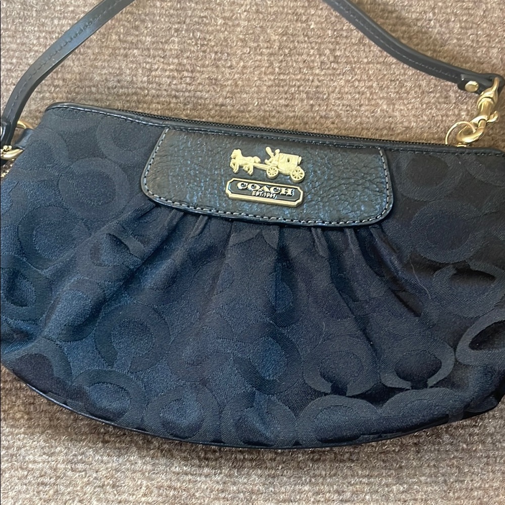 Coach Madison 41988 Black Signature Opt Art Wristlet
Pouch Clutch Wallet - Picture 4 of 8